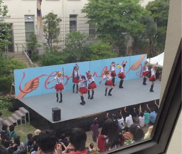 Love Live! causa furor durante festival de una escuela de elite en Japón
