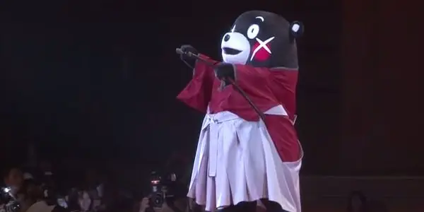 Kumamon muestra sus habilidades con la katana