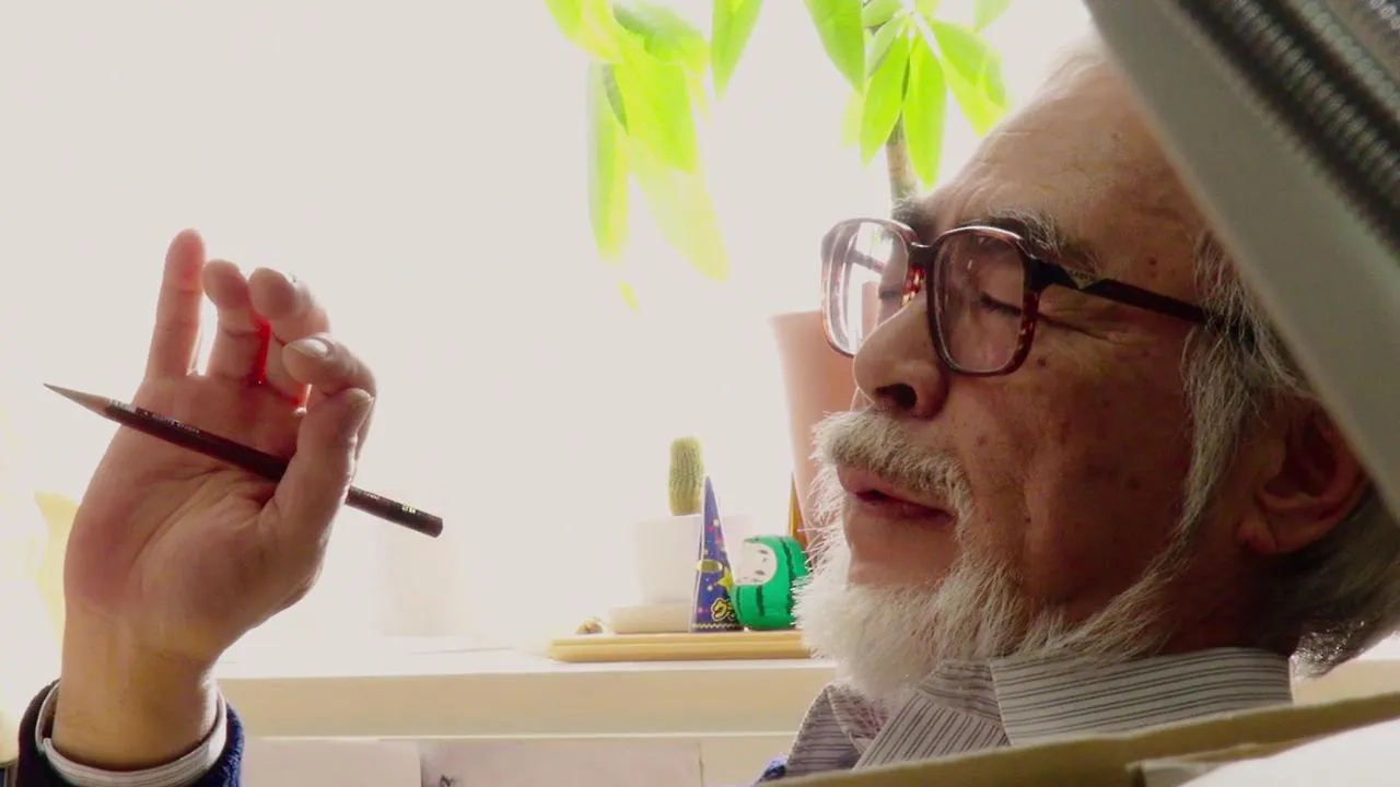 Hayao Miyazaki animando una de las ultimas escenas de su carrera