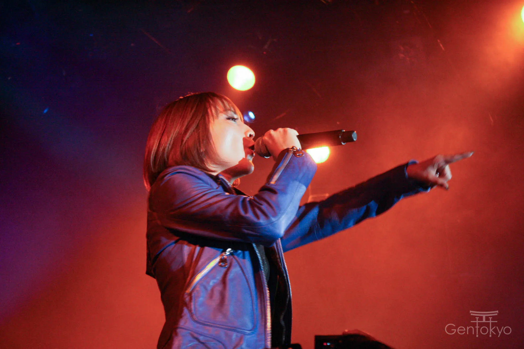 Eir Aoi pintó de azul el Lunario durante su concierto en México