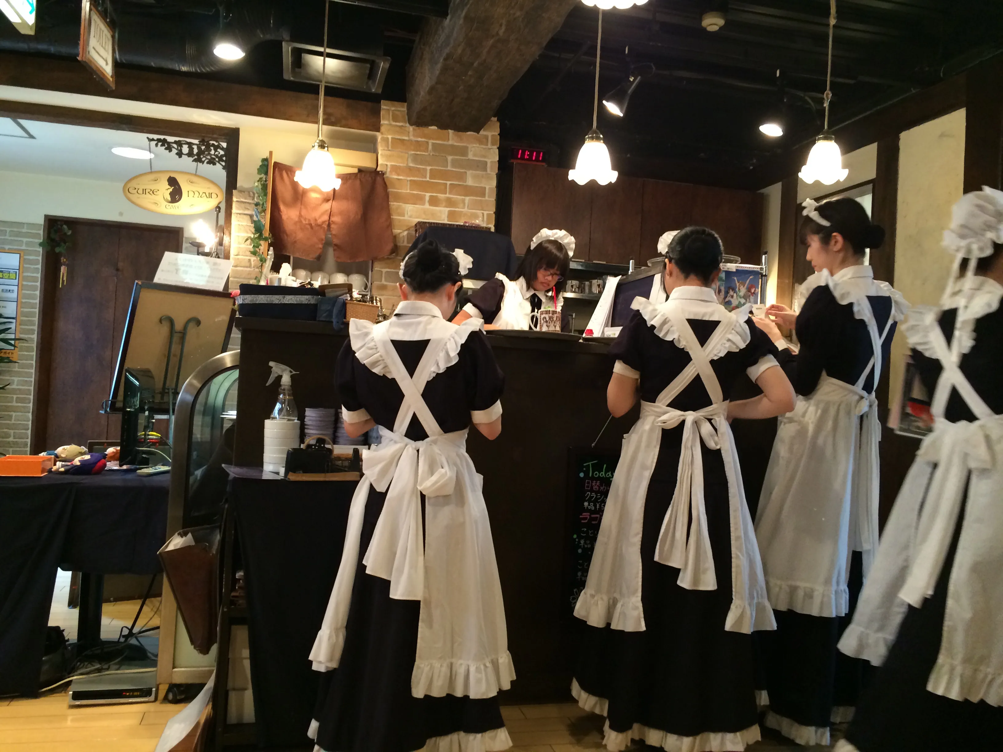 Мейдо кафе в Японии