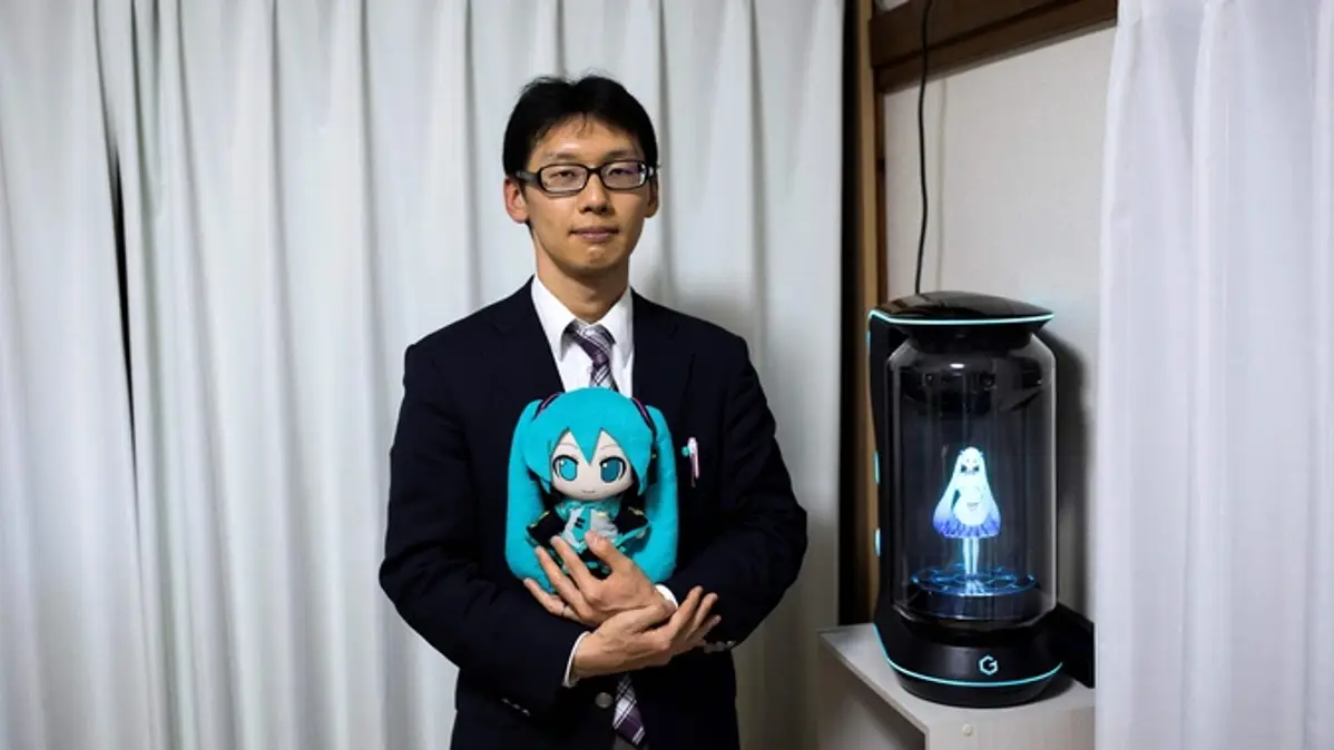 Akihiko Kondo, el japonés que se casó con un holograma de Hatsune Miku