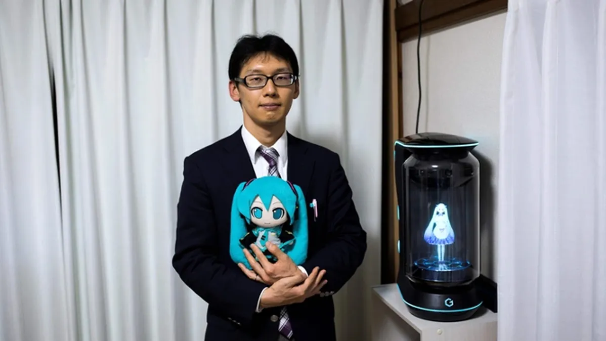 Akihiko Kondo, el japonés que se casó con un holograma de Hatsune Miku